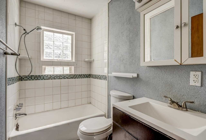 0 , 0 ,1 BathroomBathrooms,Multi-family,Duplex,McFarland,1,132371