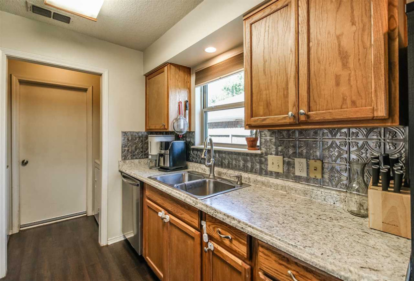 3 Bedrooms Bedrooms, 0 ,2 BathroomsBathrooms,Residential,Single Family,Skyline,1,133136