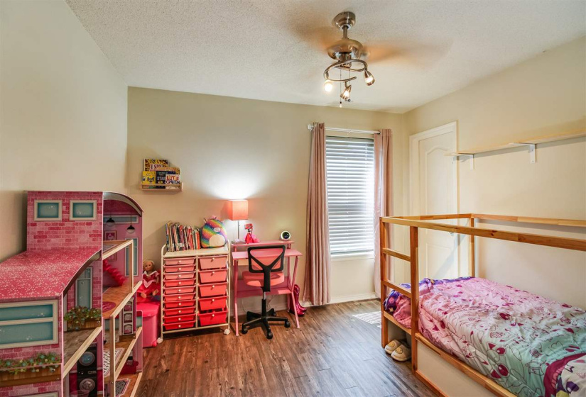 3 Bedrooms Bedrooms, 0 ,2 BathroomsBathrooms,Residential,Single Family,Skyline,1,133136