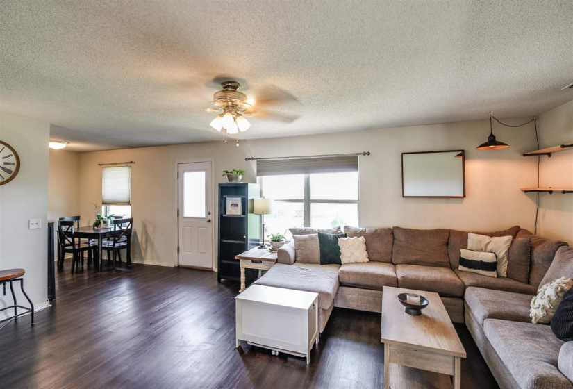 3 Bedrooms Bedrooms, 0 ,2 BathroomsBathrooms,Residential,Single Family,Skyline,1,133136