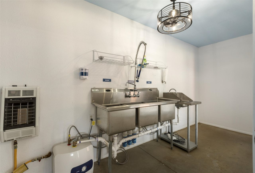 0 , 0 ,50 BathroomsBathrooms,Commercial/industrial,Commercial,80th,1,133166