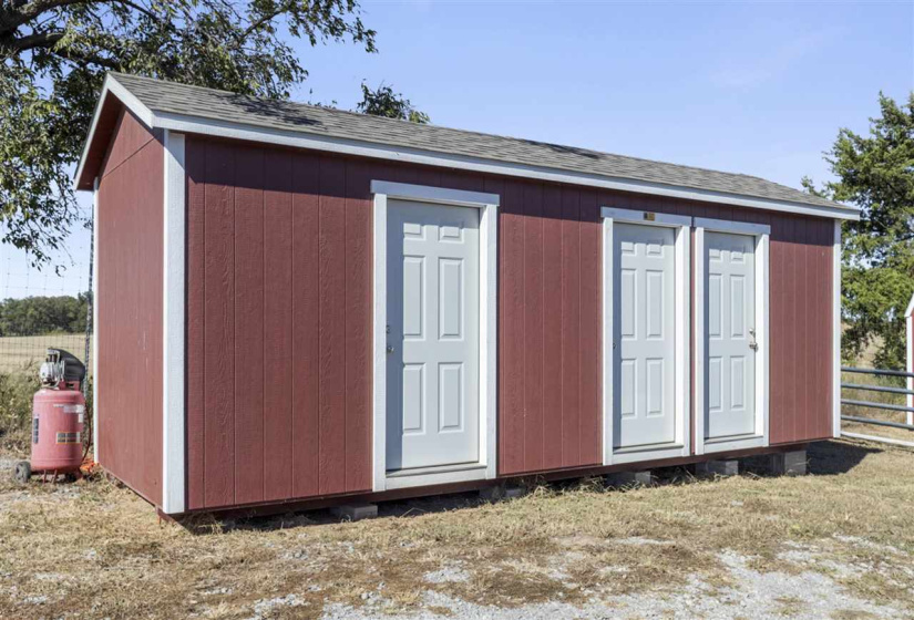 0 , 0 ,50 BathroomsBathrooms,Commercial/industrial,Commercial,80th,1,133166