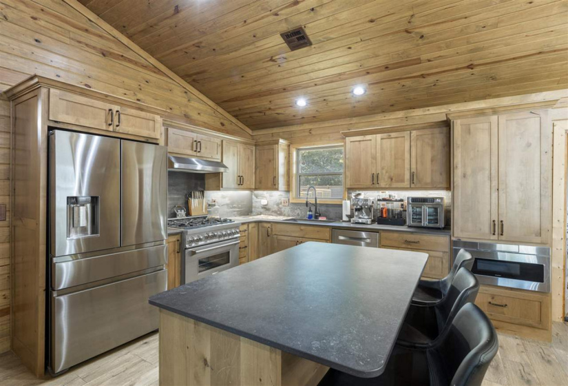 0 , 0 ,50 BathroomsBathrooms,Commercial/industrial,Commercial,80th,1,133166