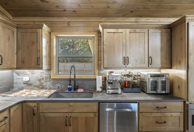 0 , 0 ,50 BathroomsBathrooms,Commercial/industrial,Commercial,80th,1,133166