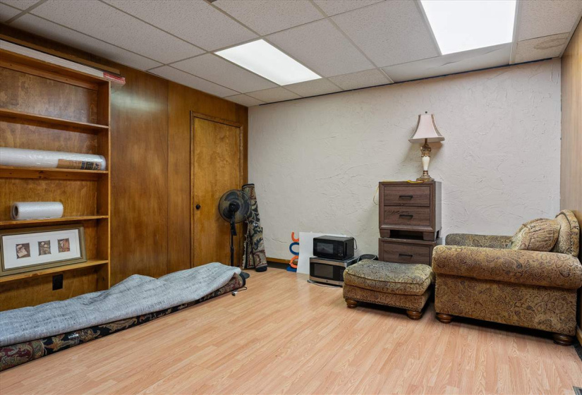 0 , 0 ,0,Commercial/industrial,Commercial,Husband,1,133174