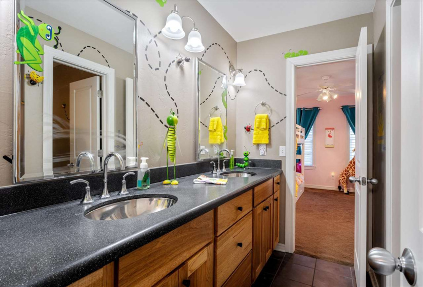 4 Bedrooms Bedrooms, 0 ,3 BathroomsBathrooms,Residential,Single Family,Falls,1.5,133172