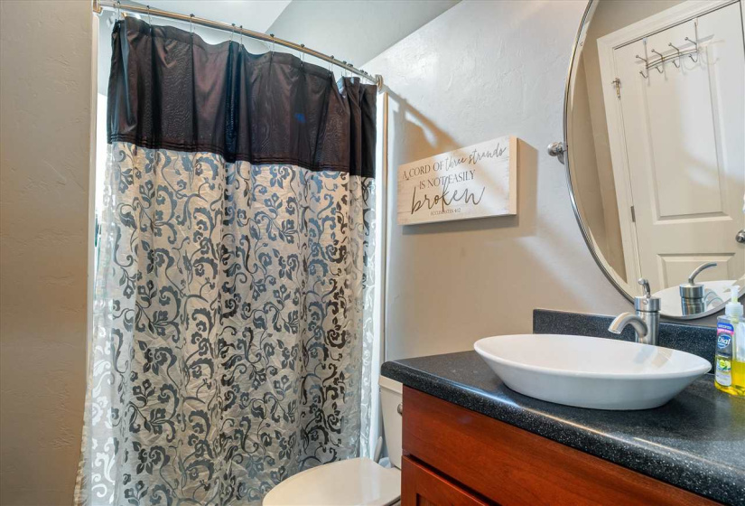 4 Bedrooms Bedrooms, 0 ,3 BathroomsBathrooms,Residential,Single Family,Falls,1.5,133172