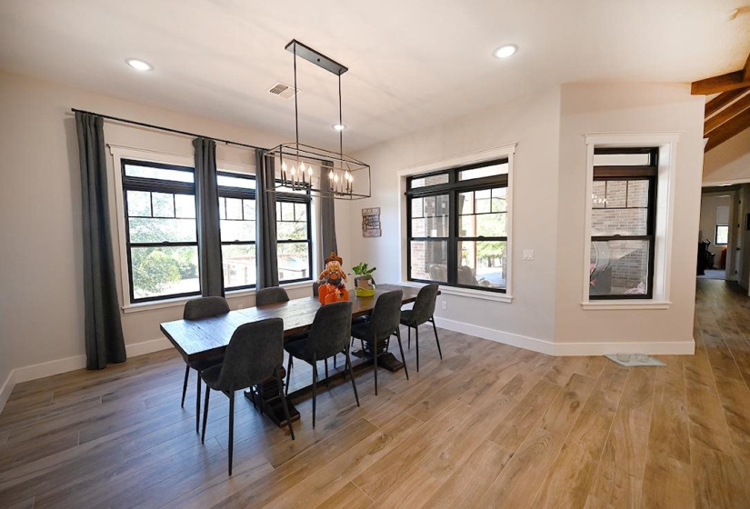 6 Bedrooms Bedrooms, 0 ,3 BathroomsBathrooms,Residential,Single Family,Churchill Downs,2,133175