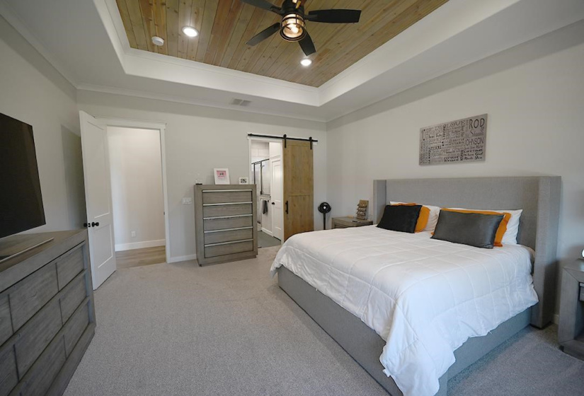 6 Bedrooms Bedrooms, 0 ,3 BathroomsBathrooms,Residential,Single Family,Churchill Downs,2,133175