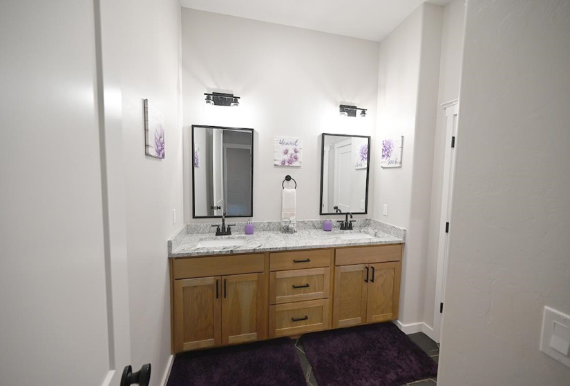 6 Bedrooms Bedrooms, 0 ,3 BathroomsBathrooms,Residential,Single Family,Churchill Downs,2,133175