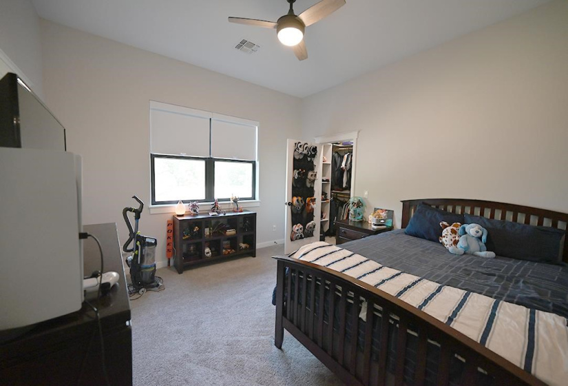 6 Bedrooms Bedrooms, 0 ,3 BathroomsBathrooms,Residential,Single Family,Churchill Downs,2,133175