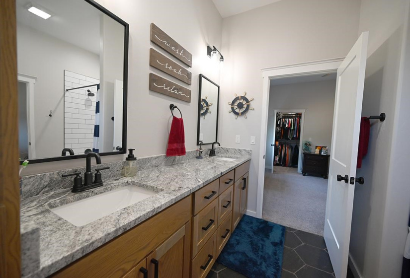 6 Bedrooms Bedrooms, 0 ,3 BathroomsBathrooms,Residential,Single Family,Churchill Downs,2,133175