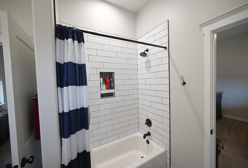 6 Bedrooms Bedrooms, 0 ,3 BathroomsBathrooms,Residential,Single Family,Churchill Downs,2,133175