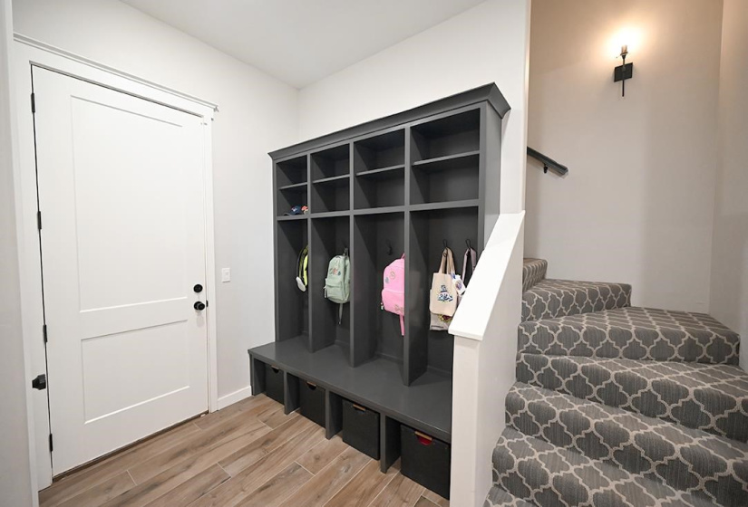 6 Bedrooms Bedrooms, 0 ,3 BathroomsBathrooms,Residential,Single Family,Churchill Downs,2,133175