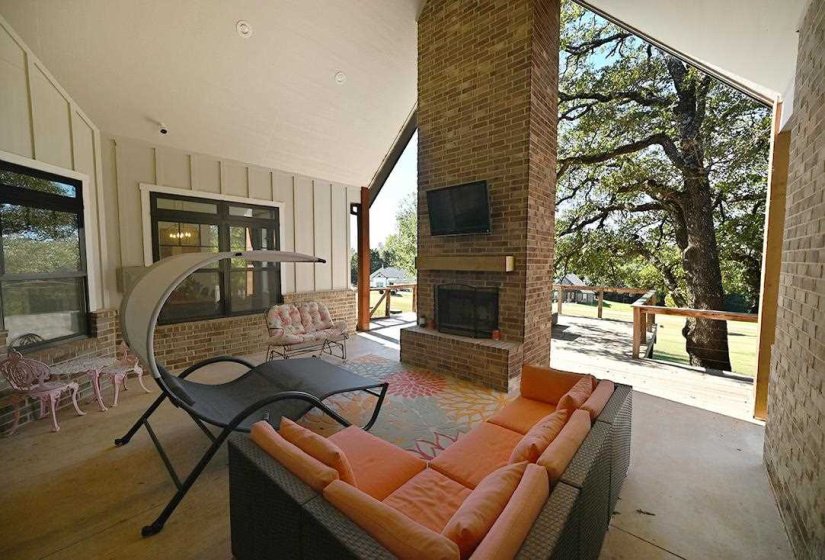 6 Bedrooms Bedrooms, 0 ,3 BathroomsBathrooms,Residential,Single Family,Churchill Downs,2,133175