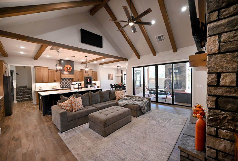 6 Bedrooms Bedrooms, 0 ,3 BathroomsBathrooms,Residential,Single Family,Churchill Downs,2,133175