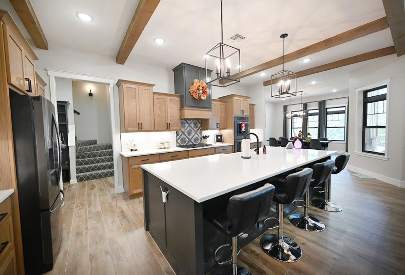 6 Bedrooms Bedrooms, 0 ,3 BathroomsBathrooms,Residential,Single Family,Churchill Downs,2,133175