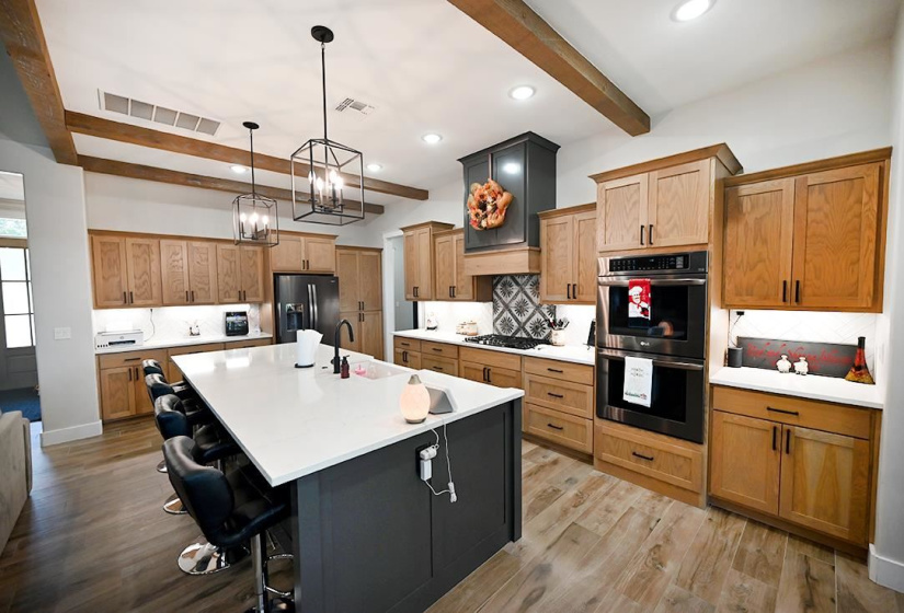 6 Bedrooms Bedrooms, 0 ,3 BathroomsBathrooms,Residential,Single Family,Churchill Downs,2,133175