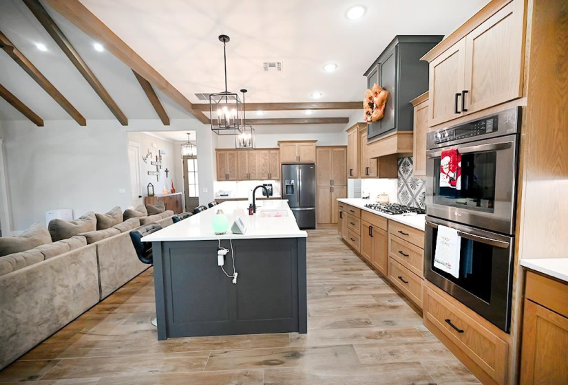 6 Bedrooms Bedrooms, 0 ,3 BathroomsBathrooms,Residential,Single Family,Churchill Downs,2,133175