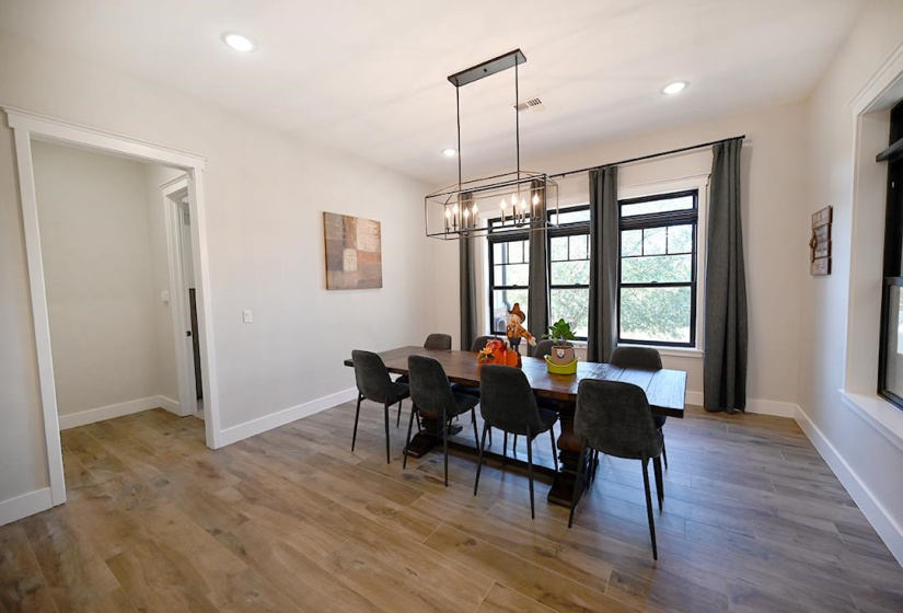 6 Bedrooms Bedrooms, 0 ,3 BathroomsBathrooms,Residential,Single Family,Churchill Downs,2,133175