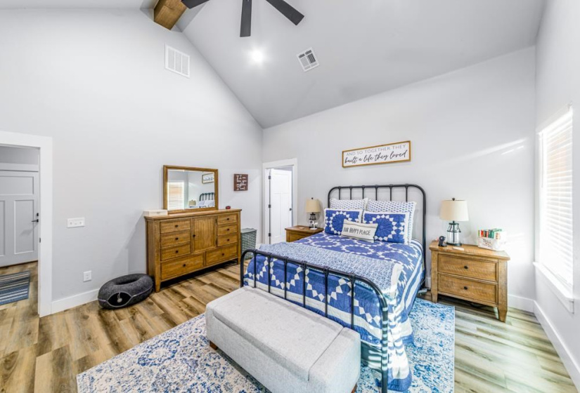 4 Bedrooms Bedrooms, 0 ,2 BathroomsBathrooms,Residential,Single Family,Allyn Ave,1,133195