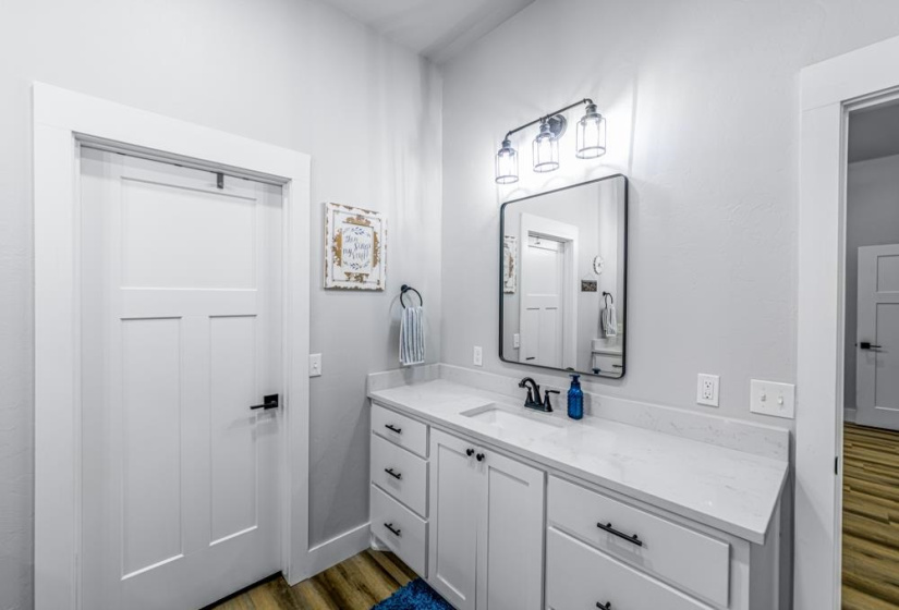 4 Bedrooms Bedrooms, 0 ,2 BathroomsBathrooms,Residential,Single Family,Allyn Ave,1,133195