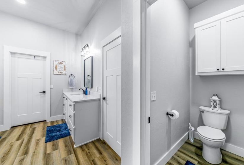 4 Bedrooms Bedrooms, 0 ,2 BathroomsBathrooms,Residential,Single Family,Allyn Ave,1,133195