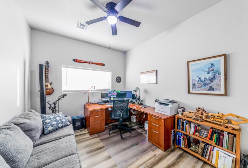 4 Bedrooms Bedrooms, 0 ,2 BathroomsBathrooms,Residential,Single Family,Allyn Ave,1,133195