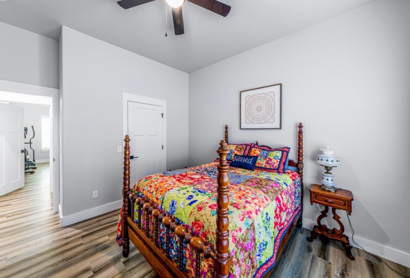 4 Bedrooms Bedrooms, 0 ,2 BathroomsBathrooms,Residential,Single Family,Allyn Ave,1,133195