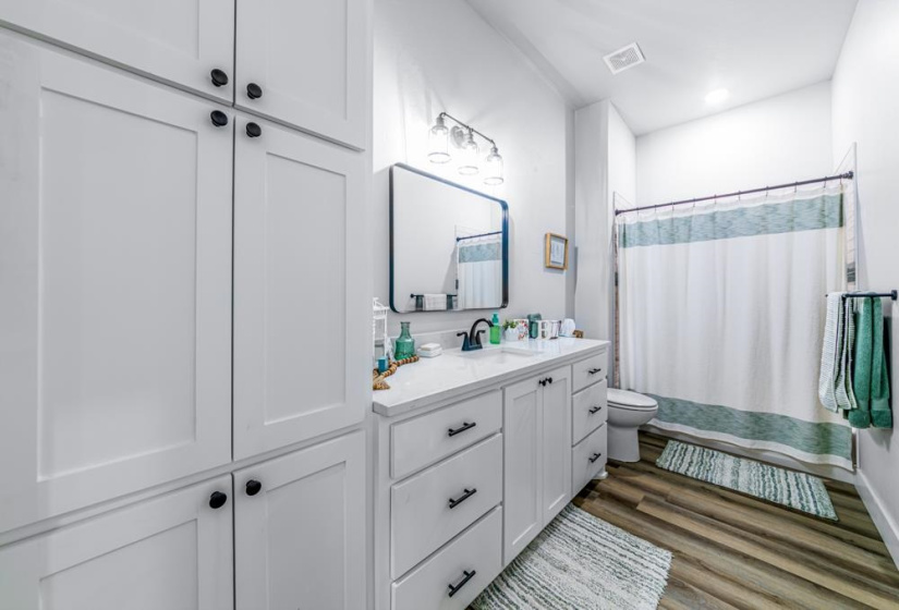 4 Bedrooms Bedrooms, 0 ,2 BathroomsBathrooms,Residential,Single Family,Allyn Ave,1,133195