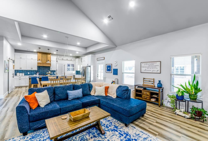 4 Bedrooms Bedrooms, 0 ,2 BathroomsBathrooms,Residential,Single Family,Allyn Ave,1,133195