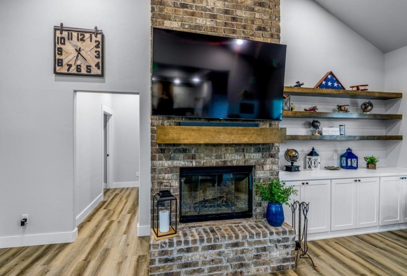 4 Bedrooms Bedrooms, 0 ,2 BathroomsBathrooms,Residential,Single Family,Allyn Ave,1,133195