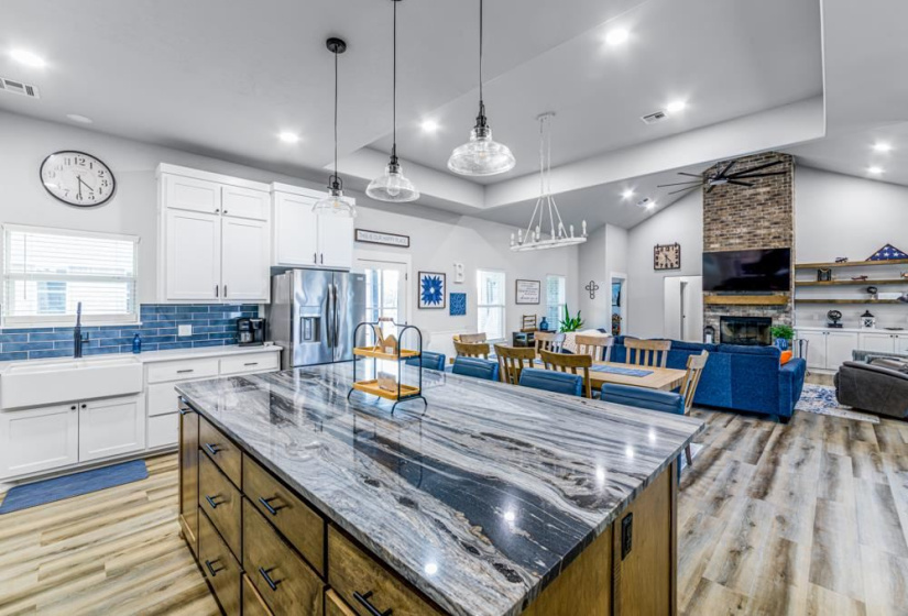 4 Bedrooms Bedrooms, 0 ,2 BathroomsBathrooms,Residential,Single Family,Allyn Ave,1,133195