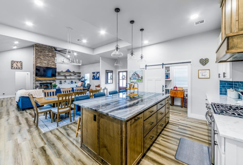 4 Bedrooms Bedrooms, 0 ,2 BathroomsBathrooms,Residential,Single Family,Allyn Ave,1,133195