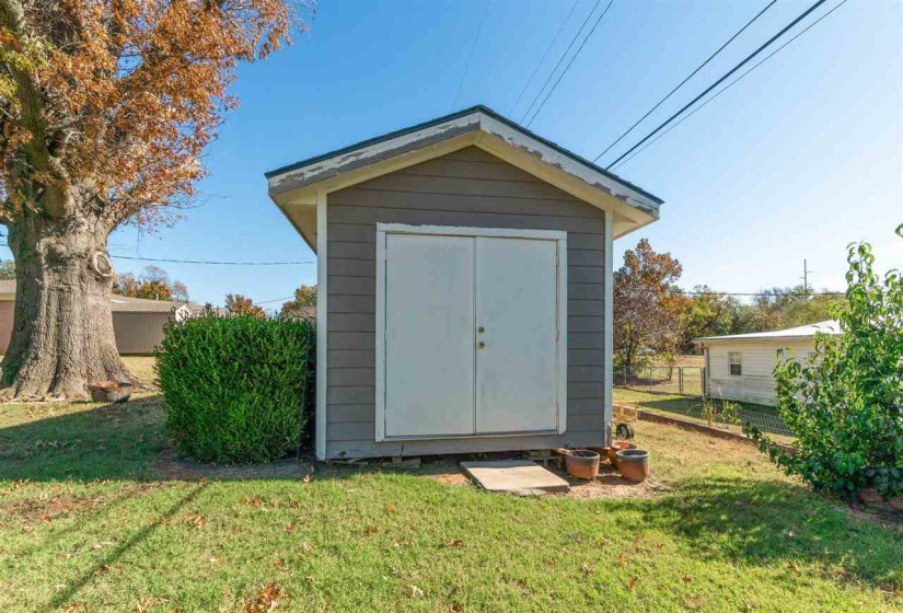 3 Bedrooms Bedrooms, 0 ,2 BathroomsBathrooms,Residential,Single Family,8th,1,133201