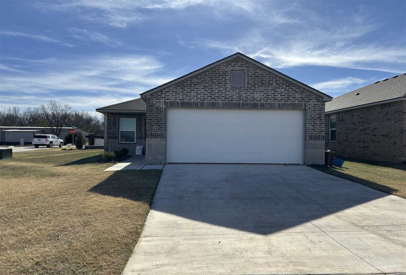 3 Bedrooms Bedrooms, 0 ,2 BathroomsBathrooms,Residential,Single Family,31st,1,133206