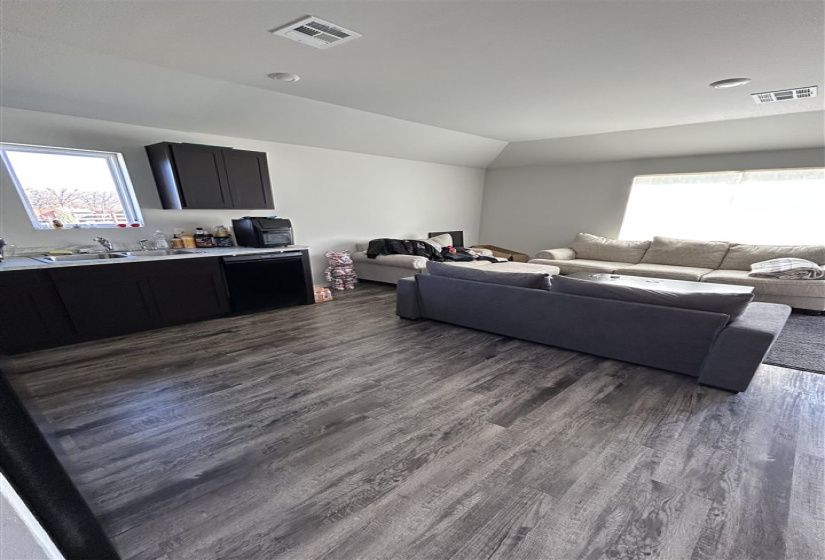 3 Bedrooms Bedrooms, 0 ,2 BathroomsBathrooms,Residential,Single Family,31st,1,133206