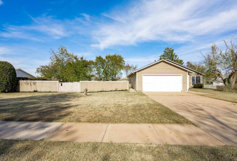 3 Bedrooms Bedrooms, 0 ,2 BathroomsBathrooms,Residential,Single Family,Sunrise,1,133207