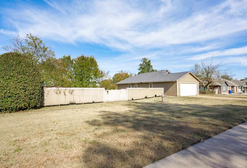 3 Bedrooms Bedrooms, 0 ,2 BathroomsBathrooms,Residential,Single Family,Sunrise,1,133207