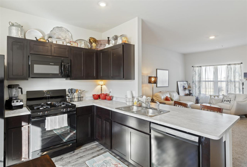 3 Bedrooms Bedrooms, 0 ,2 BathroomsBathrooms,Residential,Single Family,Elm Ridge,1,133208