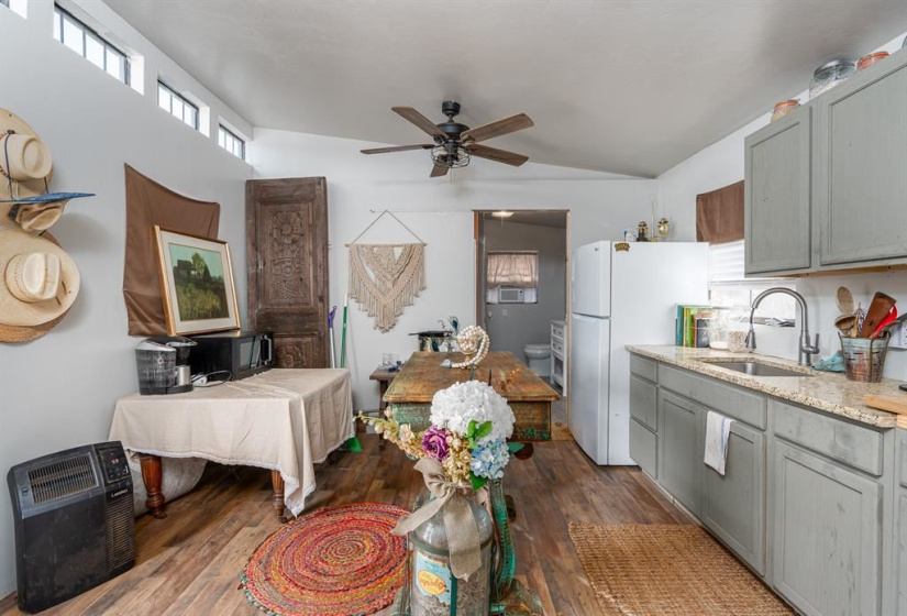 0 , 0 ,0,Lots/land,Unplatted,80th,0,133217