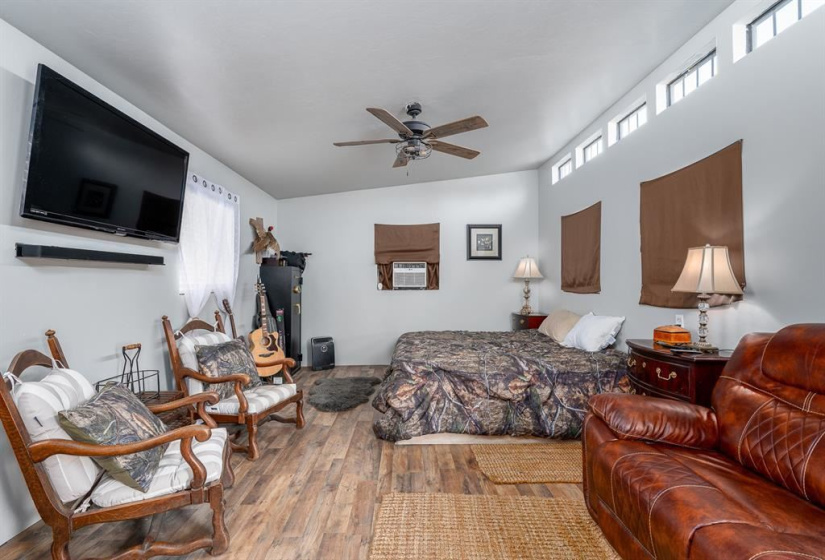 0 , 0 ,0,Lots/land,Unplatted,80th,0,133217