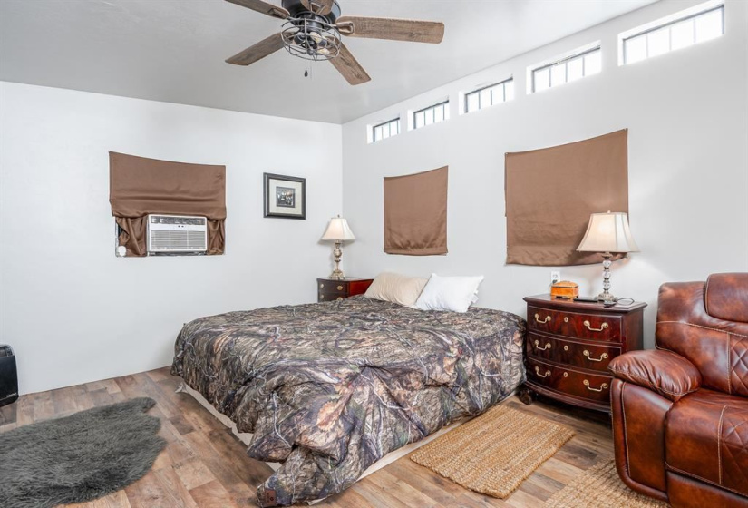 0 , 0 ,0,Lots/land,Unplatted,80th,0,133217