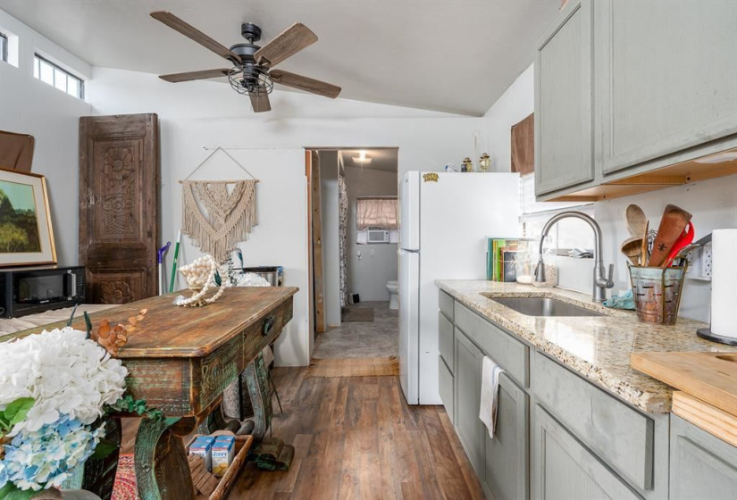 0 , 0 ,0,Lots/land,Unplatted,80th,0,133217