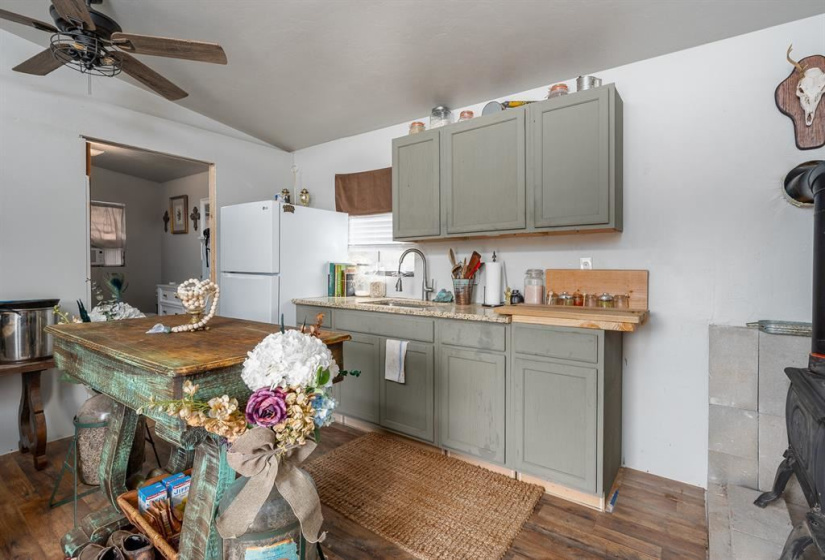 0 , 0 ,0,Lots/land,Unplatted,80th,0,133217