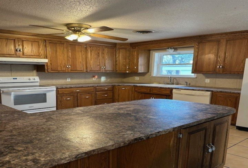 6 Bedrooms Bedrooms, 0 ,3 BathroomsBathrooms,Residential,Single Family,Eaton,1,133219