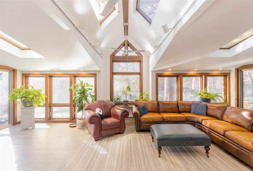 5 Bedrooms Bedrooms, 0 ,4 BathroomsBathrooms,Residential,Single Family,Cowboy,2,133220