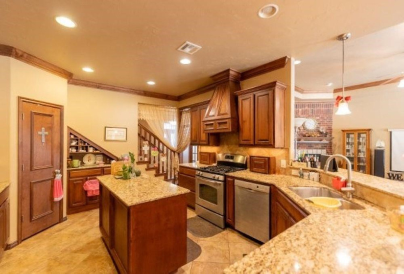 4 Bedrooms Bedrooms, 0 ,3 BathroomsBathrooms,Residential,Single Family,Brooke Hollow,1.5,133229