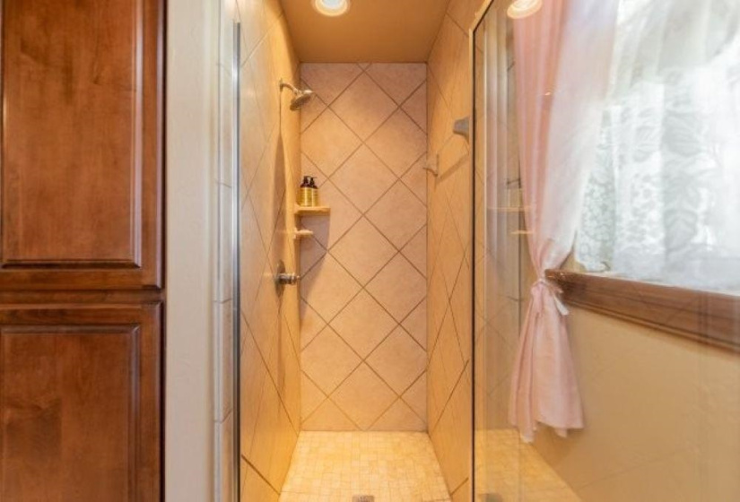 4 Bedrooms Bedrooms, 0 ,3 BathroomsBathrooms,Residential,Single Family,Brooke Hollow,1.5,133229