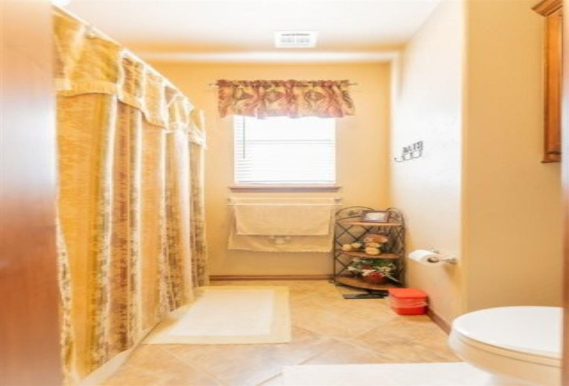 4 Bedrooms Bedrooms, 0 ,3 BathroomsBathrooms,Residential,Single Family,Brooke Hollow,1.5,133229